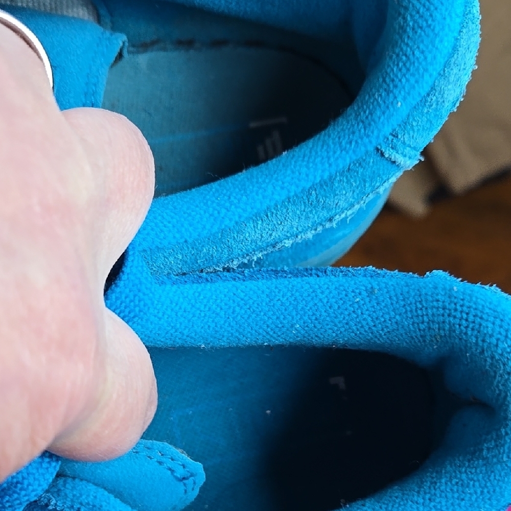 Puma Brand, Blue Kids Sneakers Youth Size 7. - Picture 12 of 12